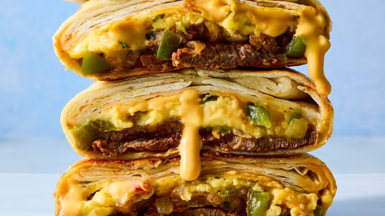 Mini Crunchwraps cu vită și ou: gustări crocante pentru dimineți energice, cu aromă mexicană / O reinterpretare savuroasă a micului dejun