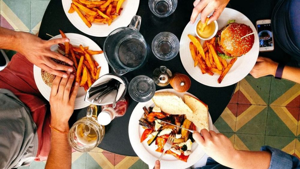 Cât cheltuie italienii în pauza de prânz. Un studiu recent arată că e nevoie de circa 20% din bugetul total dacă vrei să mănânci zilnic la prânz în oraș