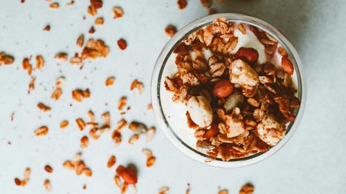 Cele mai bune cinci alimente din dieta mediteraneeană pe care să le mănânci pentru a slăbi / Nutriționiștii explică beneficiile consumului de nuci, iaurt grecesc, linte și alte alimente-minune, recomandate în lupta cu kilogramele în plus