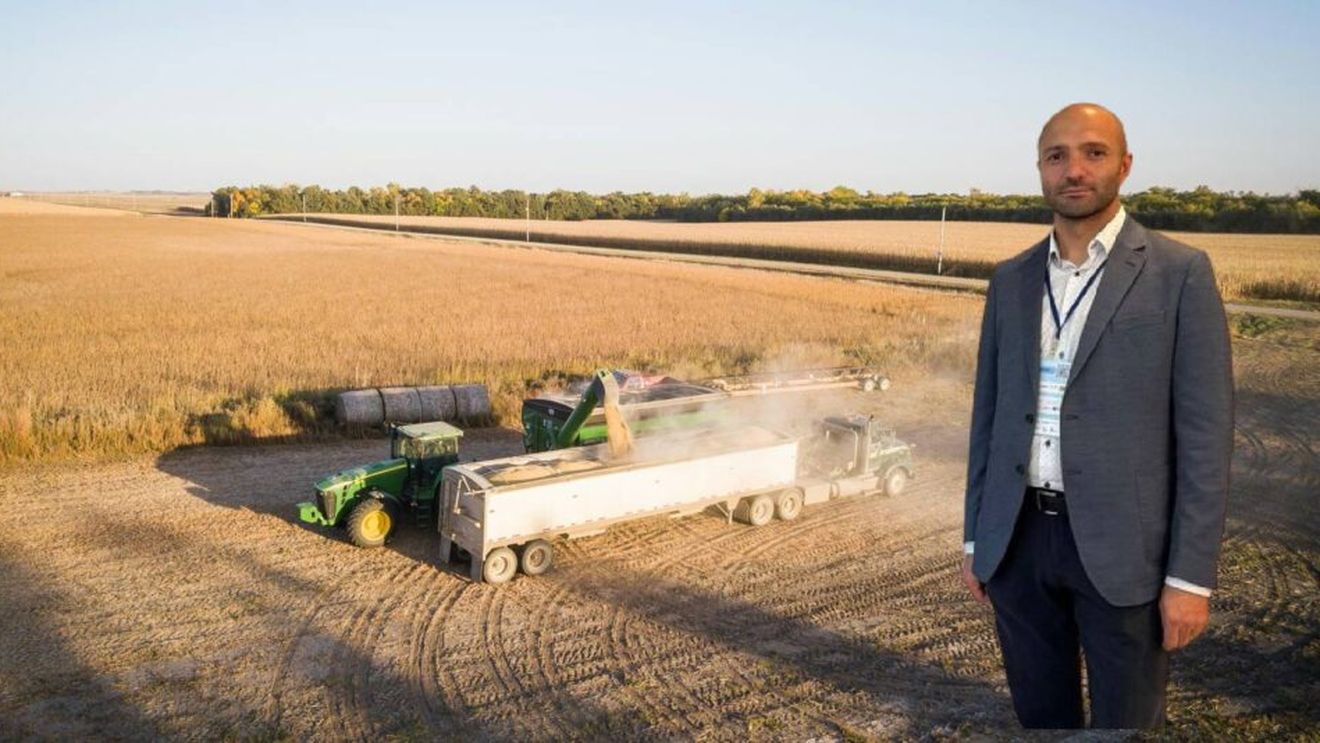 Răzvan Avram, fermier din Vrancea: „Ce ne-au învățat acești ani de secetă a fost să schimbăm tehnologia de lucrări și practicile din fermă pentru a putea supraviețui” / „O cooperativă este o umbrelă pentru fermieri. Ne protejează de turbulențele din piață”