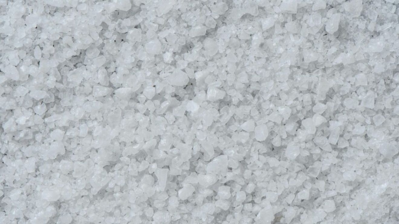 VIDEO | Se pot prăji alimentele în sare în loc de ulei? Un chimist explică: „Este un proces asemănător, dar rezultatul nu este același”