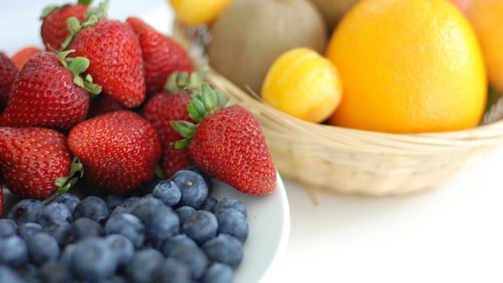 Un neurolog și un neurochirurg recomandă consumul de afine pentru sănătatea creierului / Ce alte opțiuni aveți dacă nu vă plac sau nu aveți acces la aceste fructe de pădure