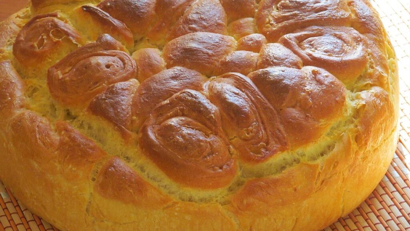 Sârbii din România sărbătoresc Crăciunul pe stil vechi. Cum se prepară friptura „pecejnica” și prăjitura „cesnica”, care ascunde un bănuț, nelipsite de pe masa de sărbătoare