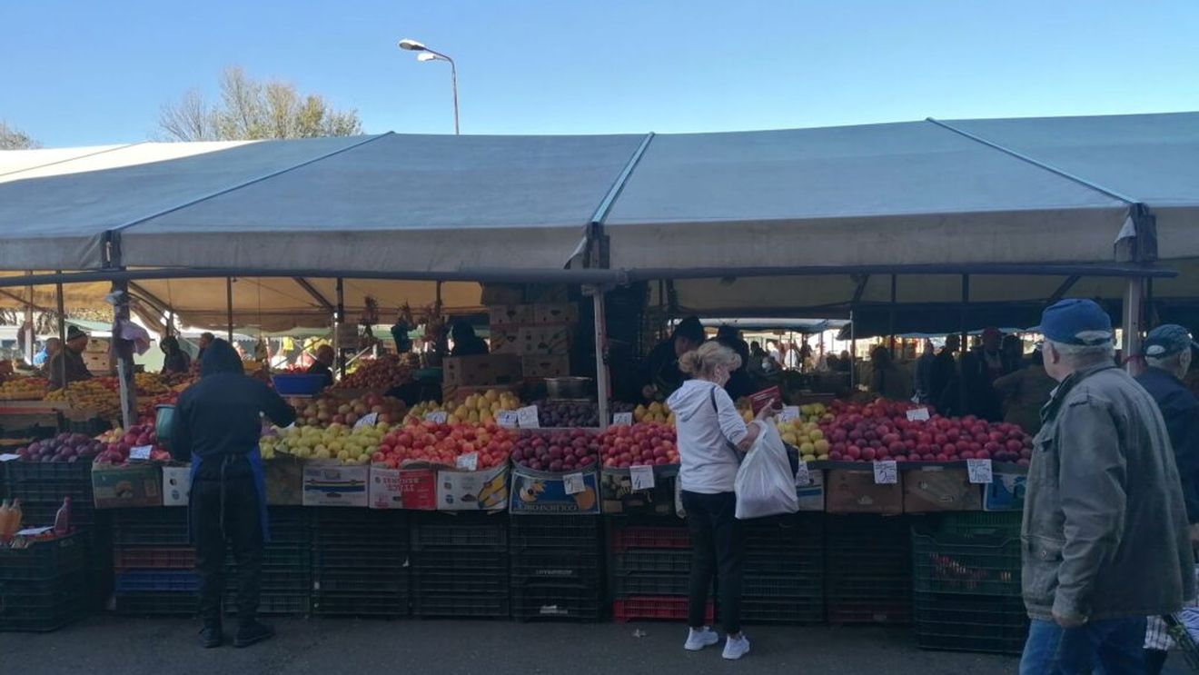 ”Generosul” din Dâmbovița costă 4 lei/kg, la o tarabă din Piața Obor
