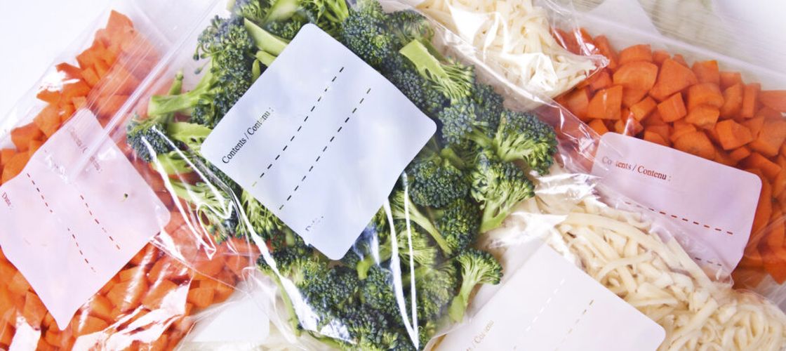 Unul dintre cele mai folosite tipuri de plastic alimentar, în centrul unui nou studiu despre ficatul gras / Cercetător: Expunerea combinată cu dieta occidentală a agravat efectele