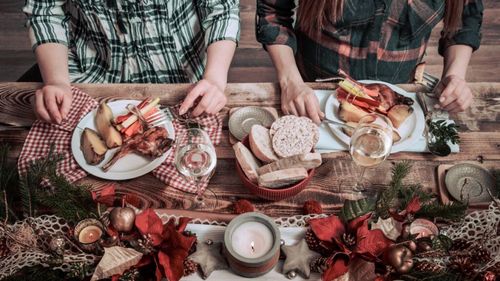 Nouă trucuri ca să prevenim mâncatul în exces de Crăciun/ Neurogastronomia a dezvăluit cum influențează creierul uman aromele și imaginea preparatelor