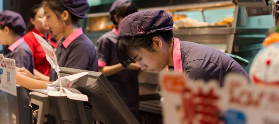 Burgerii au devenit un nou câmp de luptă pentru restaurantele din China. De la McDonald’s și KFC la cafenele și noi branduri