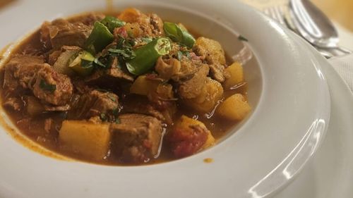 Cât plătește Primăria Cluj Napoca pentru mesele voluntarilor SMURD/ Două mese calde pe zi, prânz și cină, sunt calculate la prețul de 83,5 lei pe zi