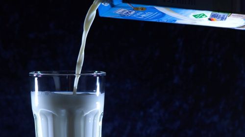 Urme ale virusului H5N1 au fost detectate în laptele pasteurizat din SUA