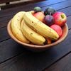 Obiceiul aparent inofensiv care îți strică fructele mai repede / De ce nu ar trebui să ții bananele în fructieră cu alte produse