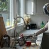 Roboți umanoizi pe post de menajere în bucătărie. Un startup din San Francisco închiriază roboți de curățenie cu 30 de dolari pe oră