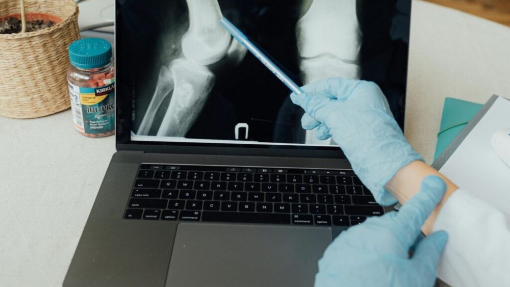 Dieta care ar putea reduce inflamația articulațiilor și poate ajuta la menținerea sănătății cartilajelor/Mănâncă somon, ton, cereale integrale și fructe și evită alimentele procesate