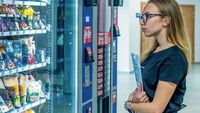 Șapte din zece alimente pe care le găsești în automatele din spitale sunt nesănătoase. Un studiu din Spania a prezentat concluzii îngrijorătoare pentru pacienți și aparținători