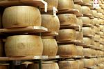 Canicula amenință producția de Parmigiano Reggiano, unul dintre simbolurile Italiei / Temperaturile de peste 40 de grade reduc cantitatea de lapte și cresc costurile unei industrii de 4,5 miliarde de euro