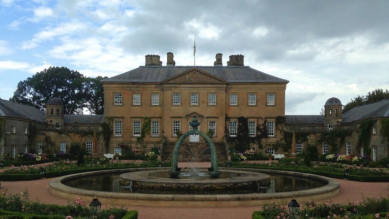 Experiență gastronomică inedită: Un număr mic de gurmanzi vor avea şansa de a experimenta un festin regal din secolul XVIII în camera de zi favorită a regelui Charles din reşedinţa regală Dumfries House, din Scoţia