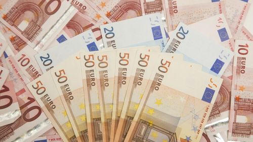 Milionar în euro, după ce a dat în judecată statul român / Un crescător de vaci va primi 12 milioane de euro despăgubiri