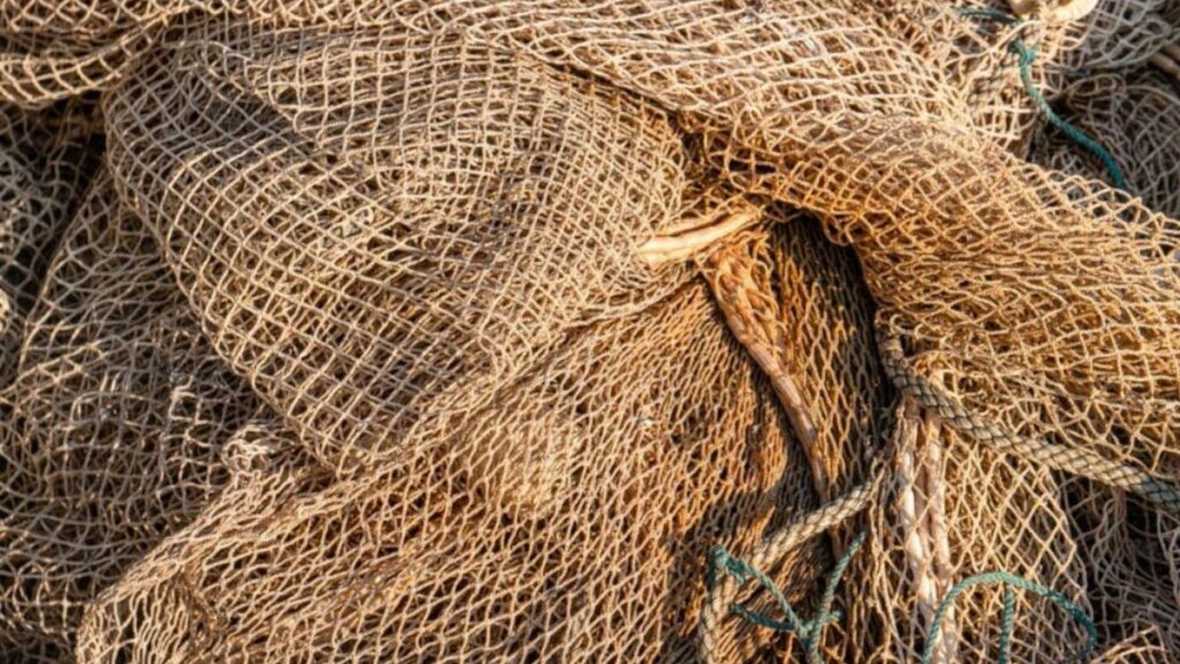 Vechi plase de pescuit scoase din uz în Franța protejează Ucraina împotriva dronelor rusești  