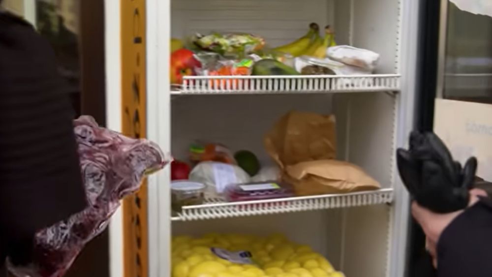 Frigidere cu mâncare gratuită pe străzile din Polonia / Aproximativ 1.600 de puncte unde oamenii pot lăsa alimente pentru cei nevoiași