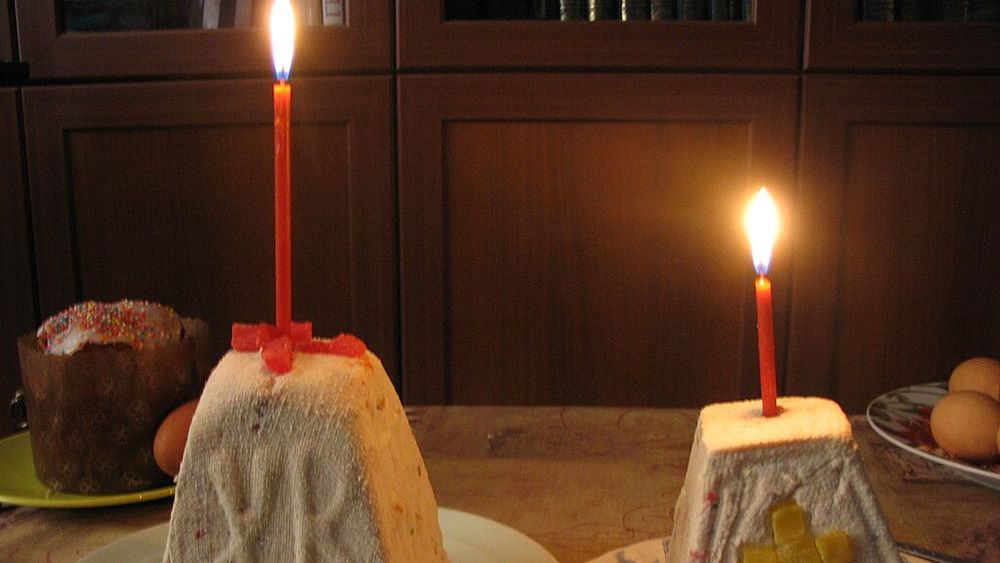 Pască raw fără coacere, cu migdale, rețetă moldovenească veche. A ajuns la noi documentată de Păstorel Teodoreanu, via Radu Anton Roman