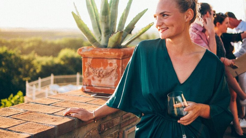 Vinul este principalul punct de atracție în turismul enogastronomic din Italia. În topul atracției mai sunt uleiul de măsline, pizza, pastele, brânzeturile. Acest tip de turism ajută dezvoltarea comunităților mici și stimulează spiritul antreprenorial