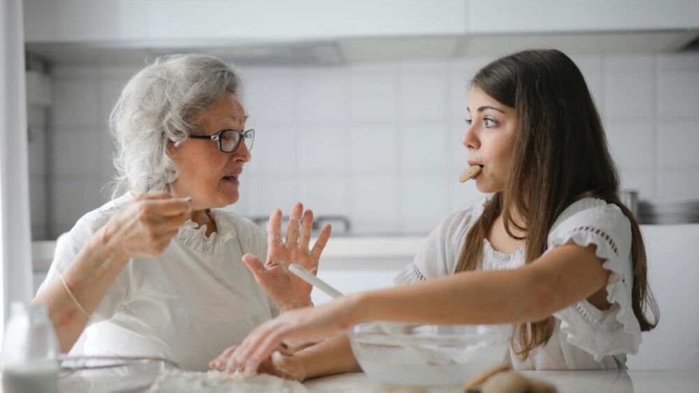 Sunt student, ce mănânc? Larisa recunoaște că toată mâncarea pe care o consumă este gătită de mama ei / În mare parte, studenta respectă orele pentru mesele principale ale zilei