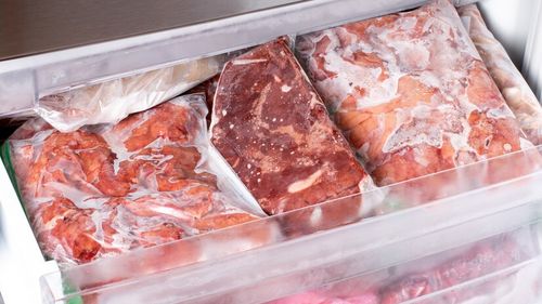 ABC în bucătărie. Cum se decongelează corect carnea?
