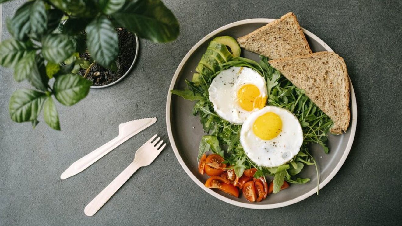 Tigaie ceramică sau acoperită cu ceramică? Diferențele dintre ele te vor ajuta să o alegi pe cea mai bună/„Nu conțin substanțe chimice dăunătoare”