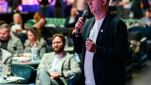 VIDEO | Industria ospitalității cere stabilitate fiscală. Radu Savopol (HORA) avertizează că majorarea TVA-ului ar putea duce la „cifre cu minus” și falimente în lanț: „Avem o industrie care e pe marginea prăpastiei”