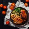 Secretul bucătarilor pentru pui mai fraged: Ingredientul banal din bucătărie care schimbă complet textura