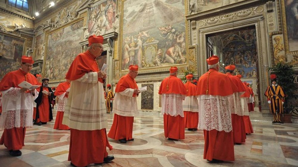 Motivul pentru care cardinalii care îl vor vota viitorul papă nu mănâncă sparanghel / Bucătarii din Vaticani sunt obligați să jure pe Evanghelie că păstrează secretele interne