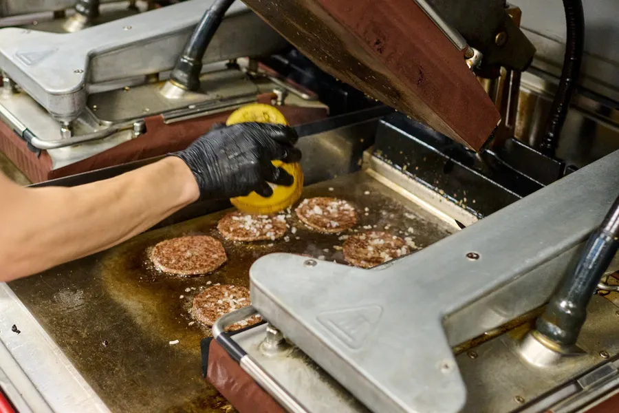 McDonald’s lansează Open Days: Clienții vor putea vizita bucătăriile restaurantelor