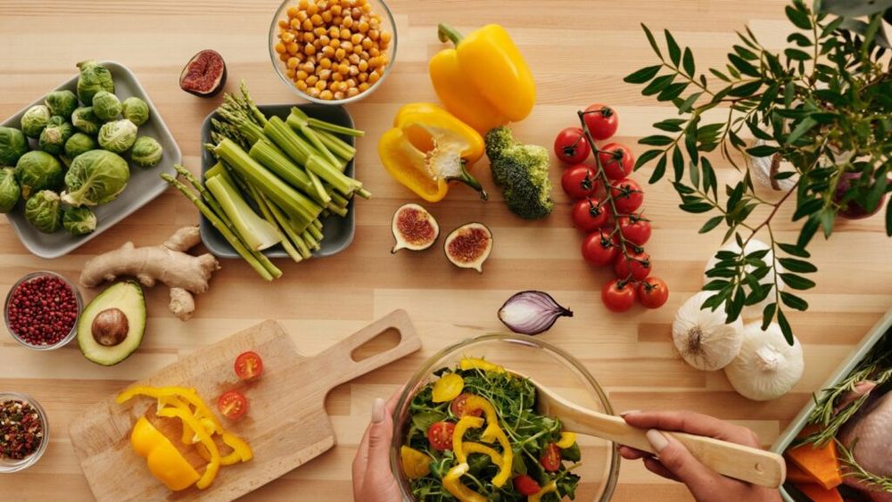 Ce să mănânci ca să-ți ameliorezi psoriazisul/ Un nutriționist îți recomandă o dietă care reduce inflamația și ține boala sub control