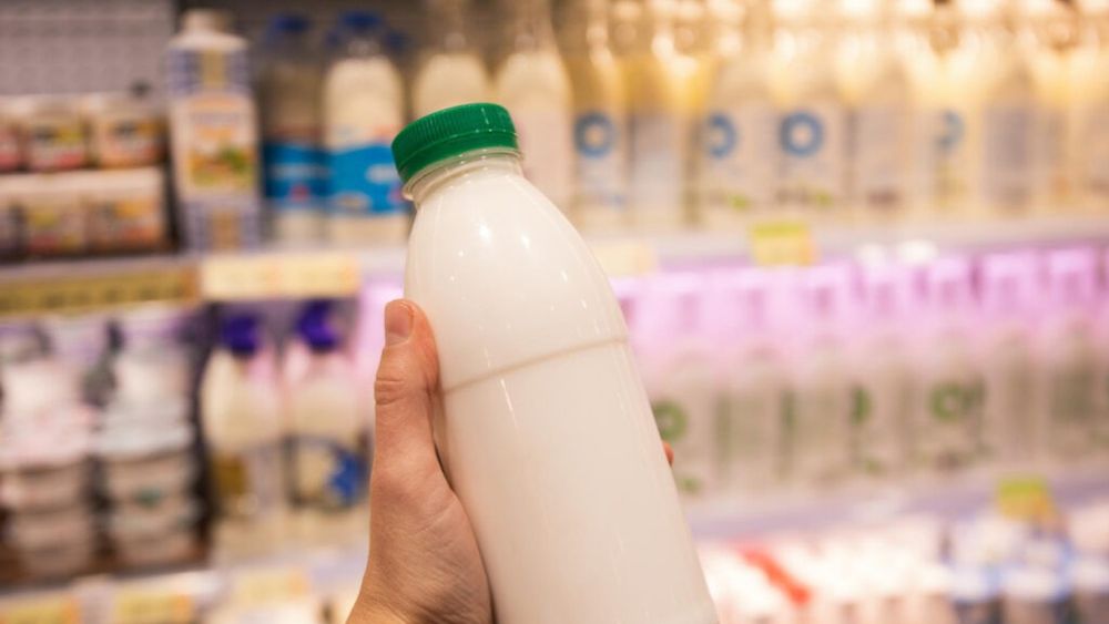 Într-un singur an școlar, 8 milioane de litri de lapte au fost distribuiți către 900.000 de copii/ Peste 8 din 10 români consideră că Programul pentru Școli trebuie să continue și în vacanțele școlare