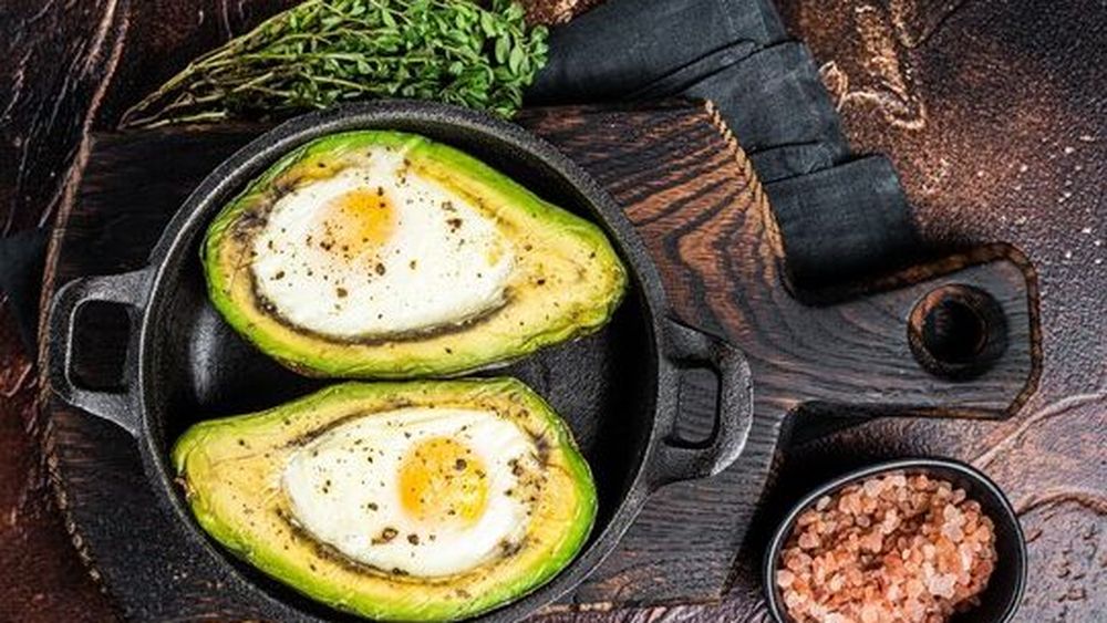 Șapte rețete de avocado umplut pentru cina perfectă/ Avocado reglează zahărul din sânge, ajută digestia și conține grăsimi sănătoase