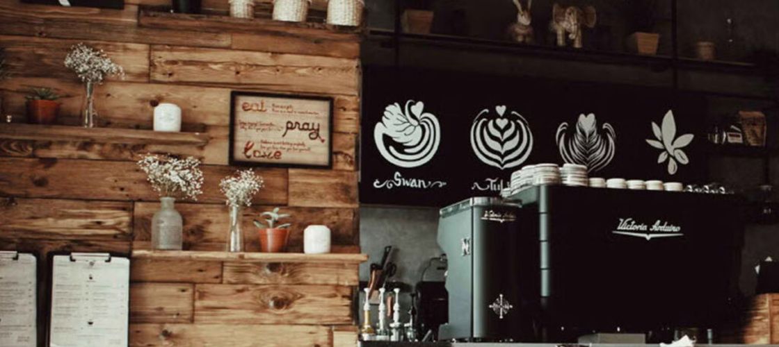 Se poate ține o cafenea doar din vânzarea de cafea? Doi antreprenori au început din pasiune și astăzi văd doar problemele