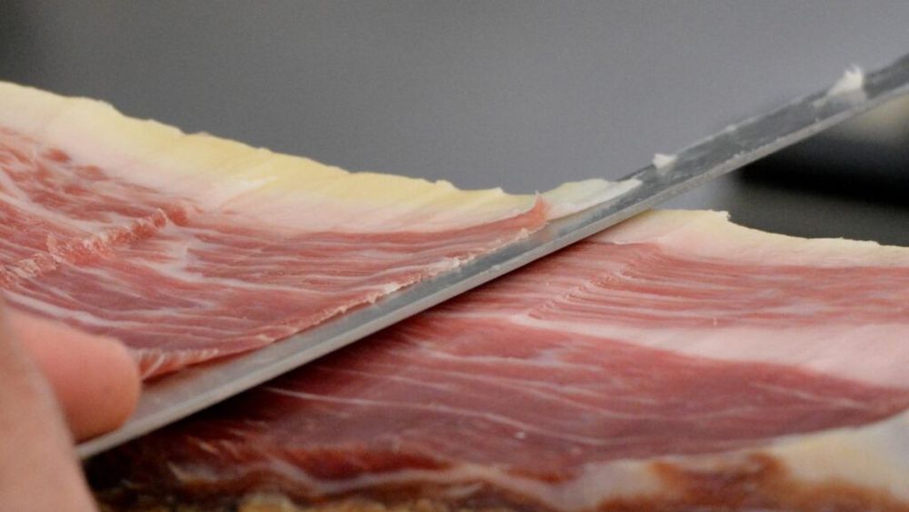 Prosciutto de Parma, pe cale de dispariție? Cum afectează schimbările climatice și febra porcină africană unul dintre cele mai iubite delicii italiene