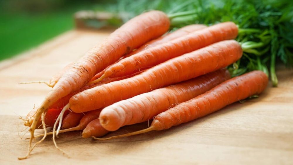 Mai sunt morcovii crăpați siguri pentru consum? / Nutriționist: „Aceste fisuri pot permite pătrunderea mai ușoară a bacteriilor sau fungilor”