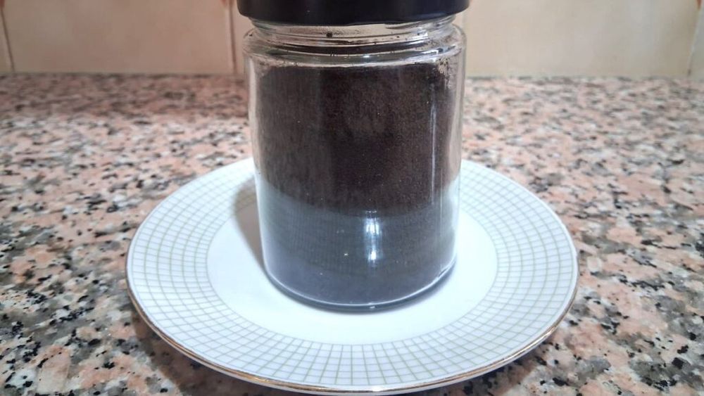 FOTO-VIDEO. Experimente de duminică. Cum prepari o băutură din sâmburi de curmale, alternativa la cafea. Pașii de la A la Z pentru a prăji și măcina sâmburii