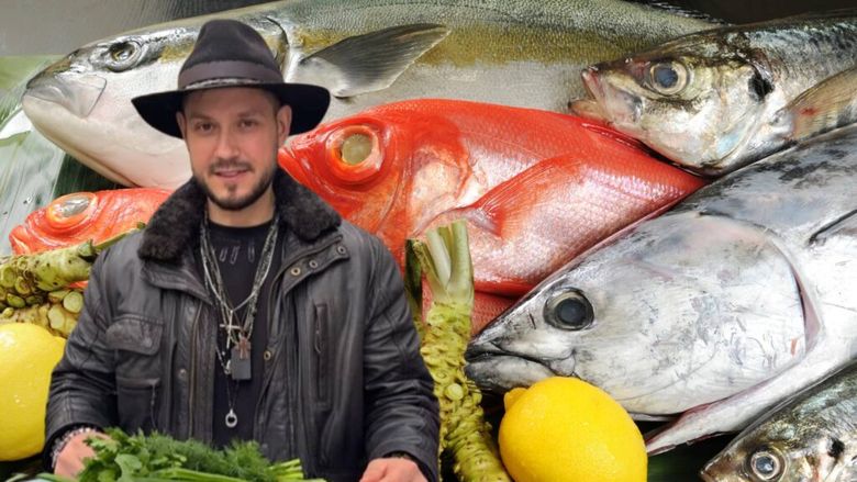 VIDEO Omul care a făcut viral mâncatul peștelui cu mâna: „N-am văzut în viața mea pe cineva să mănânce în halul ăsta de bine pește” / Povestea lui Costin Cuzdrioreanu, de la Victorița Pescărița: „M-am înfipt în calcanul ăla, cu mămăligă și mujdei”