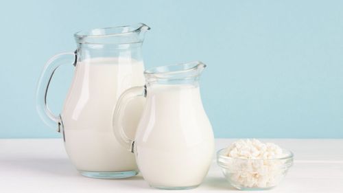 Lapte bio sau lapte convențional: care este diferența reală dintre ele / Nutriționiștii explică unde apar diferențele