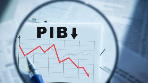Economia României este în recesiune de trei trimestre (INS)/ Analist economic: Ar trebui găsite soluții pentru creșterea consumului prin reducerea taxării muncii şi majorarea valorii tichetelor de masă
