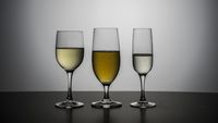 Vin, bere sau tărie: care tip de alcool are cel mai mic risc pentru sănătate? Studiu pe 340.000 de oameni