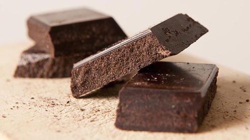 Este bine să mâncăm ciocolată după cină? Iată ce spun experții despre acest obicei cum ne-ar putea afecta somnul