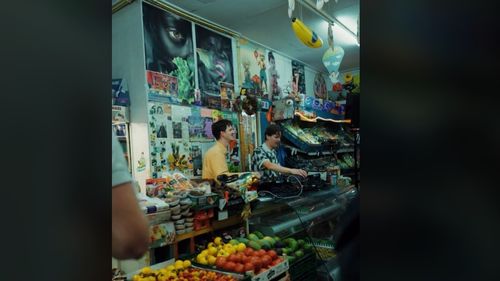 VIDEO | Magazine alimentare, brutării și chiar localuri fast-food din întreaga Europă devin locuri de petrecere neconvenționale pentru tinerii din generația Z. Așa-numita „cultură market rave” a devenit virală pe TikTok