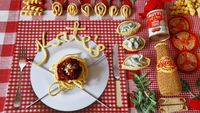 Restaurantul în care nu poți comanda nimic de mâncare / O artistă a tricotat peste 1.000 de preparate italiene
