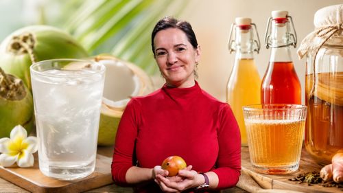 Kombucha sau apa de cocos? Ce alegi vara și la ce trebuie să fii atent / Tania Fântână (nutriționist): Înainte de a pune o sticlă în coșul de cumpărături, merită să citim cu atenție eticheta