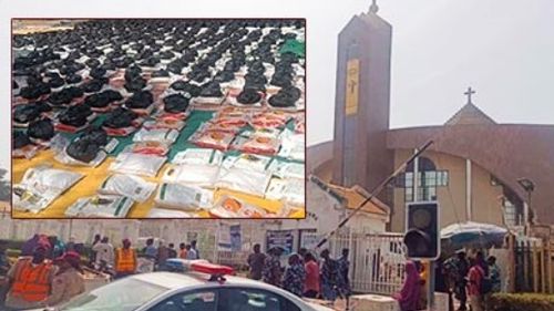 Nouă ambuscadă în Nigeria, cauzată de donațiile de alimente: Cel puţin 13 persoane au murit / Victimele au fost în majoritate femei şi copii care au fost călcaţi în picioare în timp ce mulţimea încerca să ajungă la cadouri precum orez, ulei şi bani