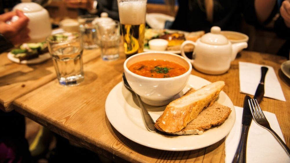 Noile tendințe în ce privește stilul de consum alimentar din HoReCa în Europa - obiceiuri care se schimbă, digitalizare, delivery, socializare, consum individual