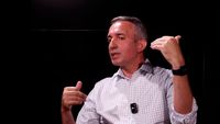 VIDEO | Putem deveni dependenți de mâncare? / Dr. Ion Niculăescu: „Semnalele îngrijorătoare apar când există pofte intense, pierderea repetată a controlului și consumul continuă în ciuda efectelor negative”