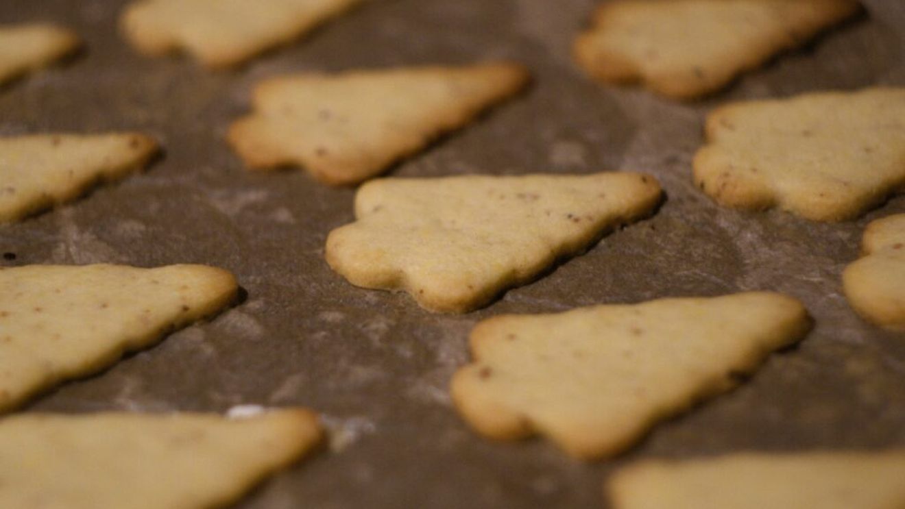 Fursecuri de Crăciun cu făină de migdale în compoziție. Se coc într-un sfert de oră și se pot conserva mai mult timp